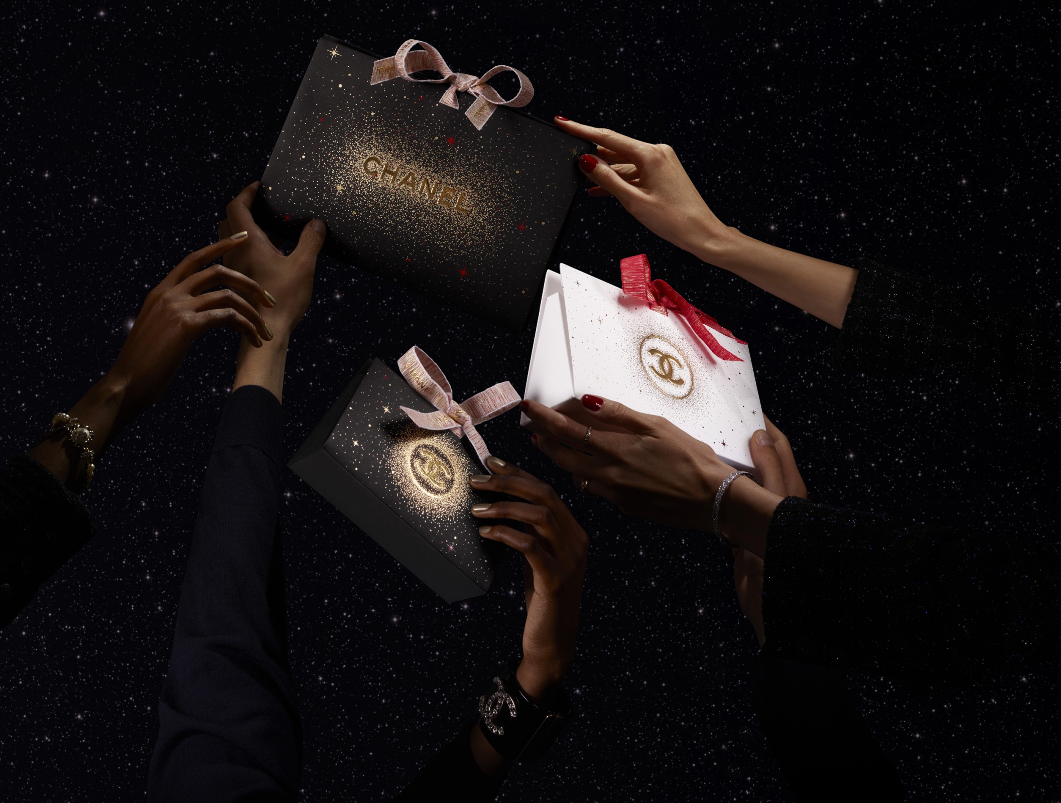 Chanel Art of Wrapping 2021 / Antonin Roy